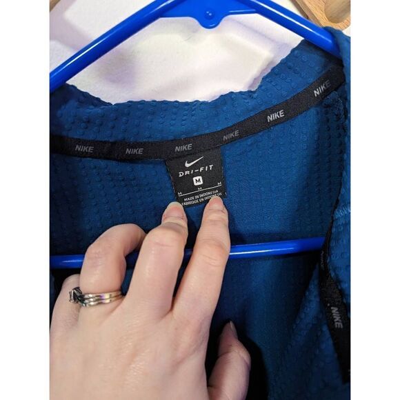 Nike Men's Full Zip Lightweight Dry-Fit Jacket - Size Medium - Picture 6 of 6